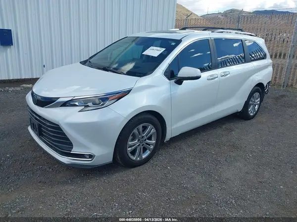 5TDESKFC0NS056389 2022 TOYOTA SIENNA - Image 2