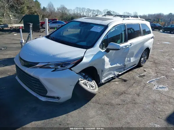 5TDESKFC0PS090125 2023 TOYOTA SIENNA - Image 2