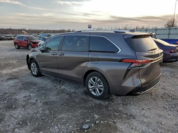 5TDESKFC0PS098130 2023 TOYOTA SIENNA - Image 2