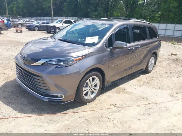 5TDESKFC0RS133994 2024 TOYOTA SIENNA - Image 2