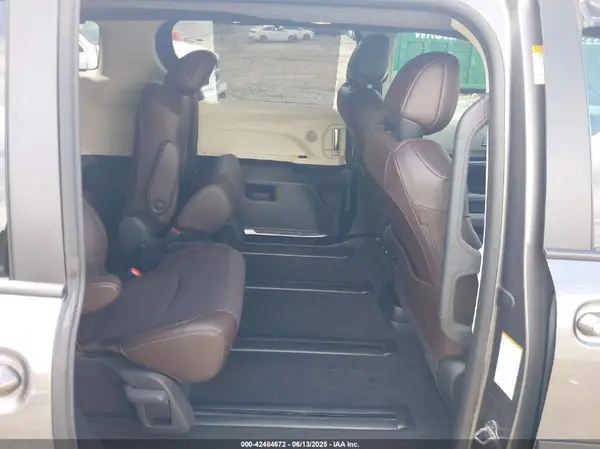 5TDESKFC0RS133994 2024 TOYOTA SIENNA - Image 8