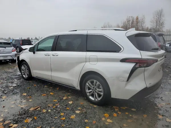 5TDESKFC0RS134482 2024 TOYOTA SIENNA - Image 2
