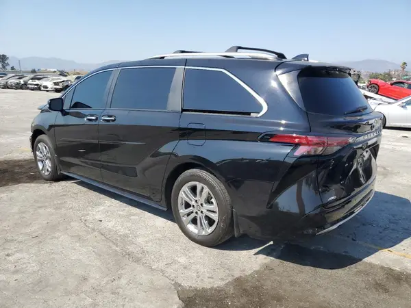 5TDESKFC0RS137897 2024 TOYOTA SIENNA - Image 2
