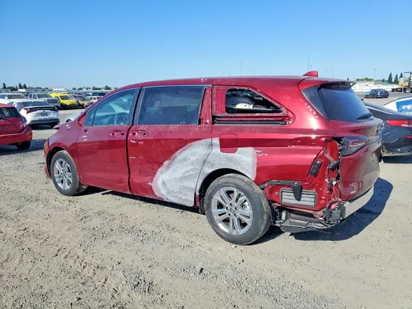 5TDESKFC0RS147068 2024 TOYOTA SIENNA - Image 2