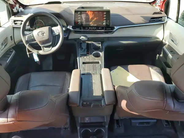 5TDESKFC0RS147068 2024 TOYOTA SIENNA - Image 8
