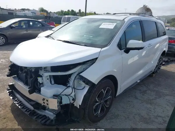 5TDESKFC0SS168394 2025 TOYOTA SIENNA - Image 2