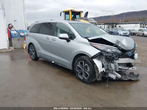 5TDESKFC0SS168900 2025 TOYOTA SIENNA - Image 1