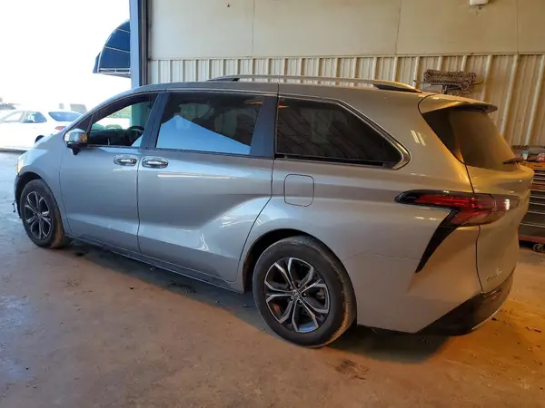 5TDESKFC0SS169934 2025 TOYOTA SIENNA - Image 2
