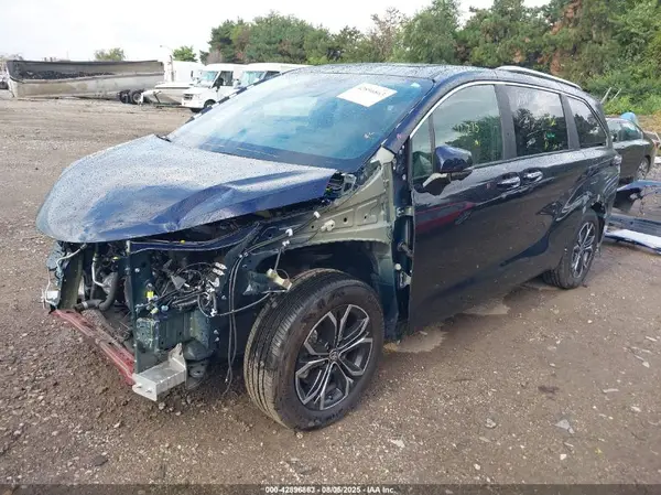 5TDESKFC0SS174373 2025 TOYOTA SIENNA - Image 2