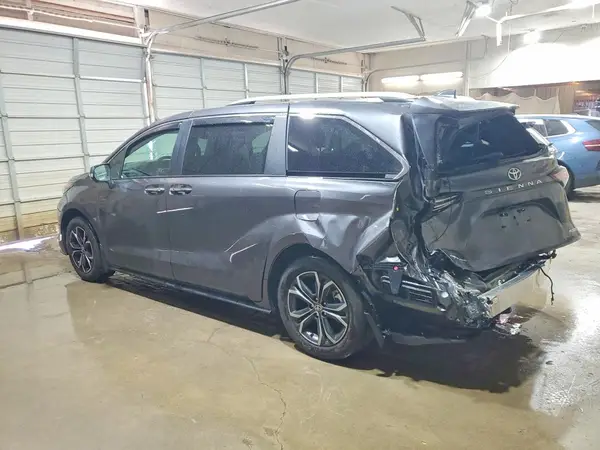 5TDESKFC0SS210689 2025 TOYOTA SIENNA - Image 2