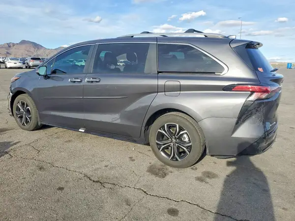 5TDESKFC0SS210756 2025 TOYOTA SIENNA - Image 2