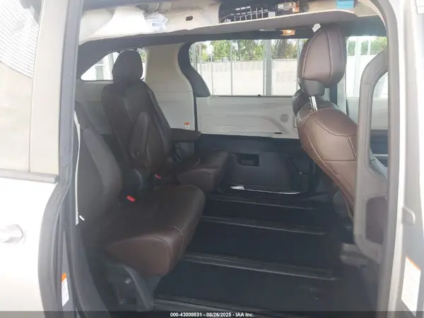 5TDESKFC1MS001450 2021 TOYOTA SIENNA - Image 8