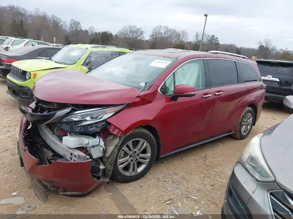 5TDESKFC1NS044218 2022 TOYOTA SIENNA - Image 2