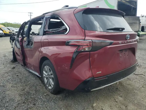 5TDESKFC1NS045613 2022 TOYOTA SIENNA - Image 2