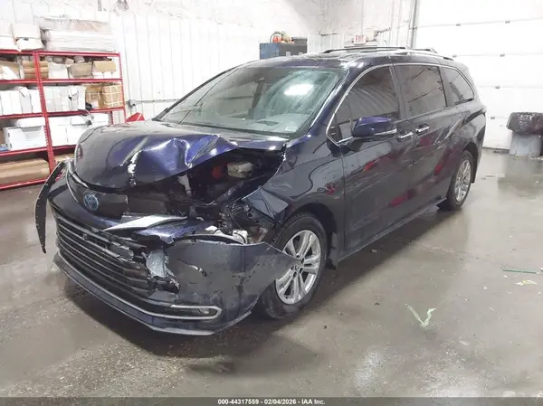 5TDESKFC1PS105666 2023 TOYOTA SIENNA - Image 2