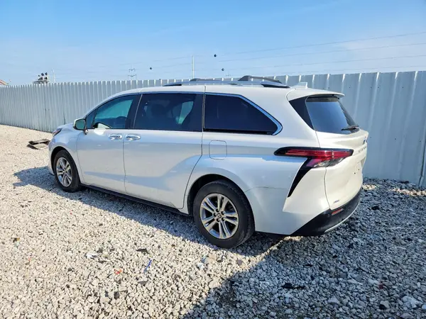 5TDESKFC1RS108988 2024 TOYOTA SIENNA - Image 2