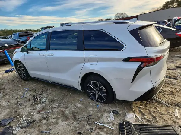 5TDESKFC1SS157064 2025 TOYOTA SIENNA - Image 2