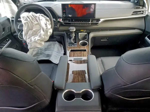 5TDESKFC1SS173751 2025 TOYOTA SIENNA - Image 8