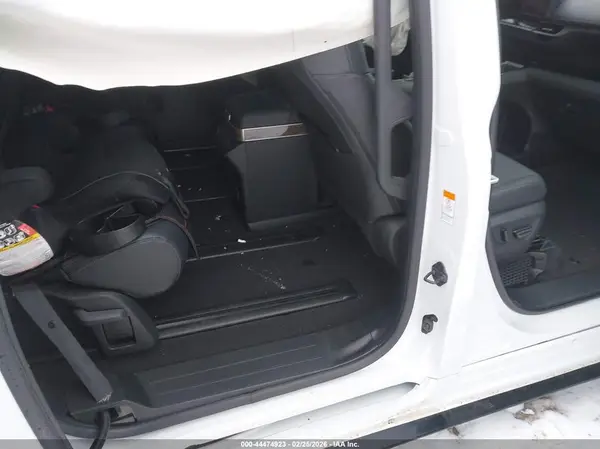 5TDESKFC1TS228622 2026 TOYOTA SIENNA - Image 8