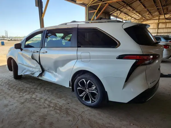 5TDESKFC1TS253603 2026 TOYOTA SIENNA - Image 2
