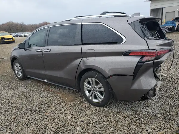 5TDESKFC2NS054546 2022 TOYOTA SIENNA - Image 2
