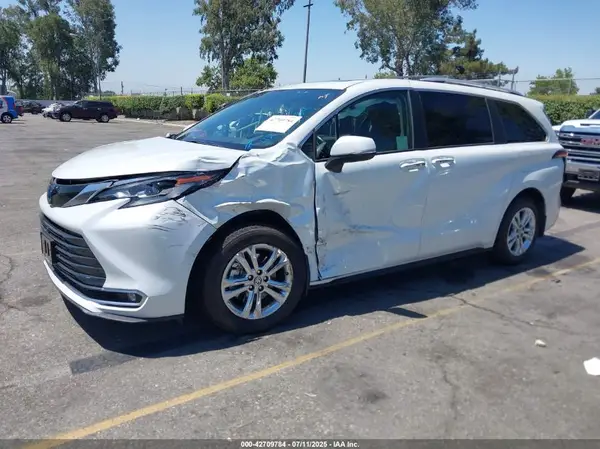 5TDESKFC2NS060122 2022 TOYOTA SIENNA - Image 2