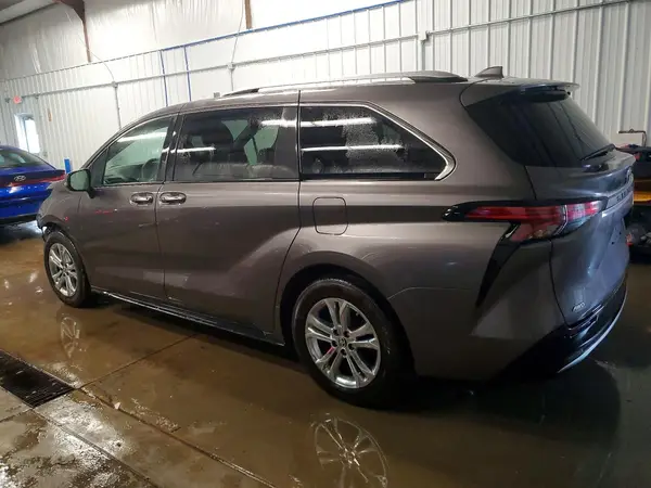 5TDESKFC2NS062663 2022 TOYOTA SIENNA - Image 2