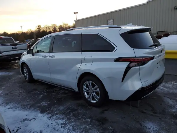 5TDESKFC2PS100864 2023 TOYOTA SIENNA - Image 2