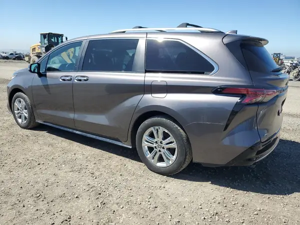 5TDESKFC2PS106874 2023 TOYOTA SIENNA - Image 2