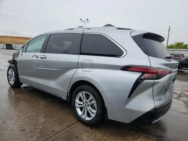 5TDESKFC2RS112046 2024 TOYOTA SIENNA - Image 2