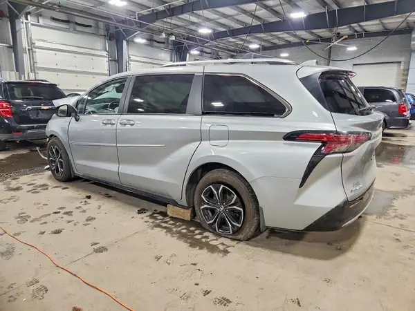 5TDESKFC2SS155159 2025 TOYOTA SIENNA - Image 2