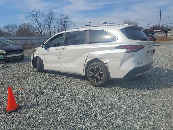 5TDESKFC2SS159972 2025 TOYOTA SIENNA - Image 2