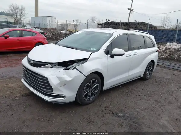 5TDESKFC2TS233215 2026 TOYOTA SIENNA - Image 2