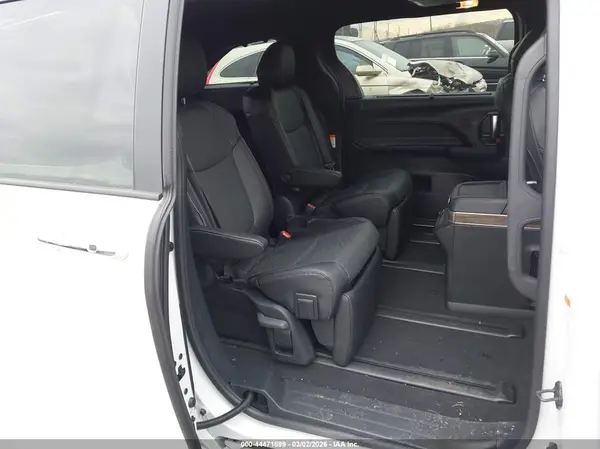 5TDESKFC2TS233215 2026 TOYOTA SIENNA - Image 8