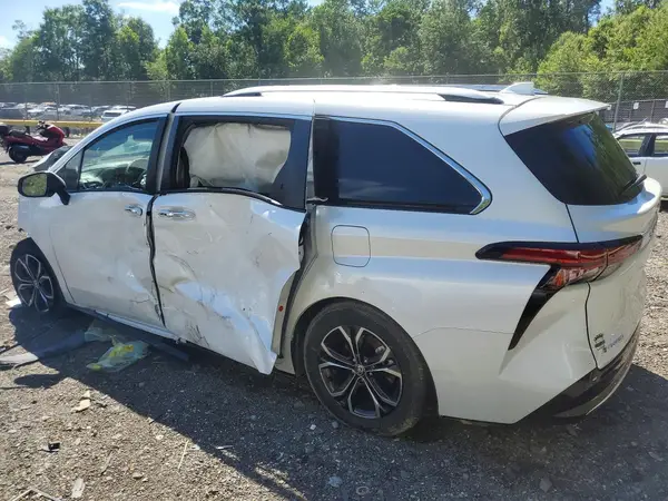 5TDESKFC2TS249754 2026 TOYOTA SIENNA - Image 2