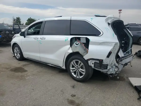 5TDESKFC3NS050103 2022 TOYOTA SIENNA - Image 2