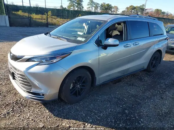 5TDESKFC3NS067872 2022 TOYOTA SIENNA - Image 2