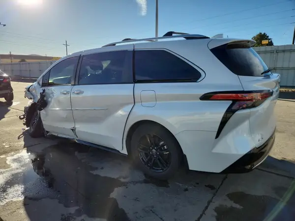 5TDESKFC3PS095528 2023 TOYOTA SIENNA - Image 2