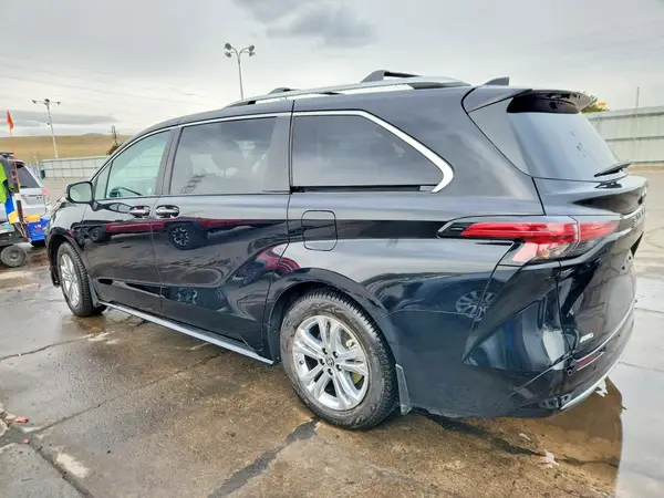 5TDESKFC3PS107094 2023 TOYOTA SIENNA - Image 2