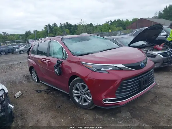 5TDESKFC3RS119135 2024 TOYOTA SIENNA - Image 1