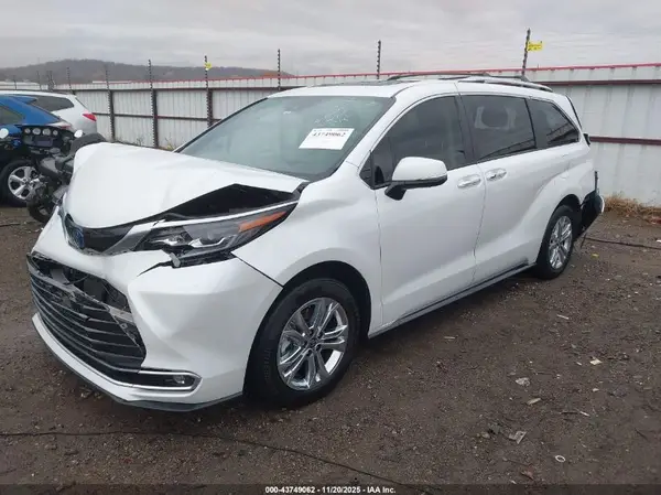 5TDESKFC3RS128272 2024 TOYOTA SIENNA - Image 2