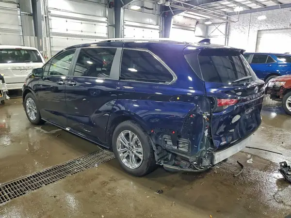 5TDESKFC3RS131771 2024 TOYOTA SIENNA - Image 2