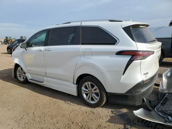 5TDESKFC3RS137361 2024 TOYOTA SIENNA - Image 2