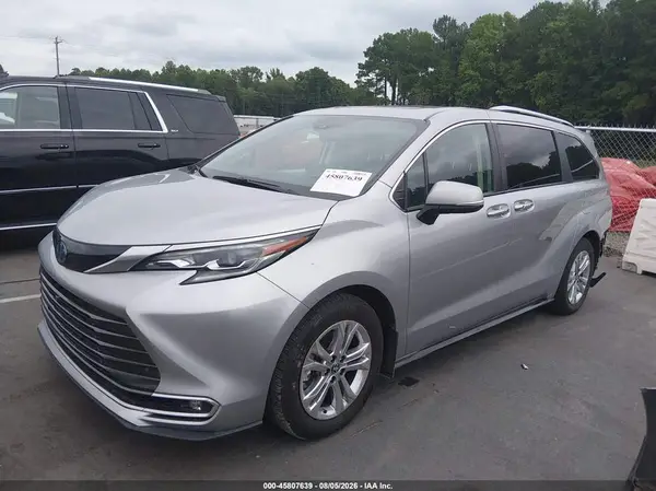5TDESKFC3RS145525 2024 TOYOTA SIENNA - Image 2