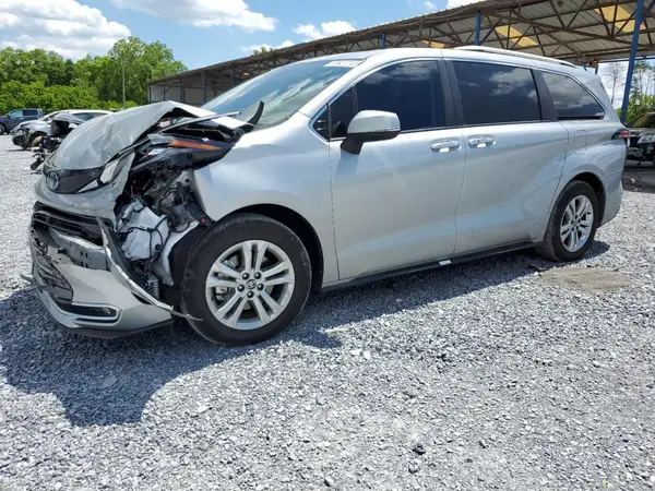 5TDESKFC3RS149025 2024 TOYOTA SIENNA - Image 1