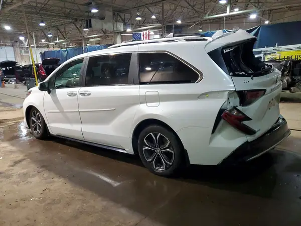 5TDESKFC3SS201341 2025 TOYOTA SIENNA - Image 2
