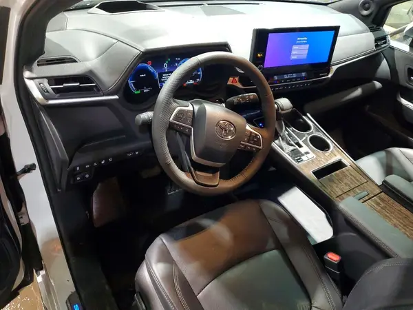 5TDESKFC3SS201341 2025 TOYOTA SIENNA - Image 8
