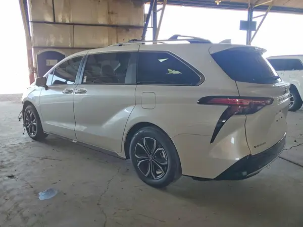 5TDESKFC3TS251125 2026 TOYOTA SIENNA - Image 2