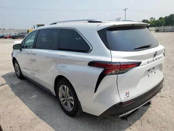5TDESKFC4NS046187 2022 TOYOTA SIENNA - Image 2