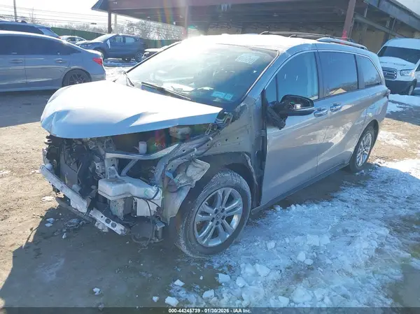 5TDESKFC4NS058405 2022 TOYOTA SIENNA - Image 2